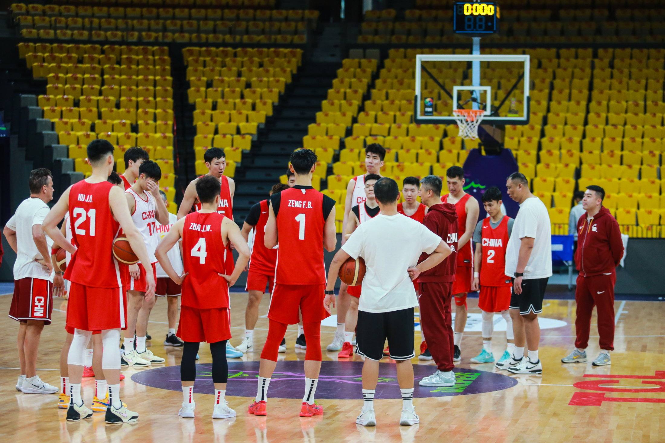 篮网球星三分绝杀，全场观众热烈欢呼，非常不断.的简单介绍